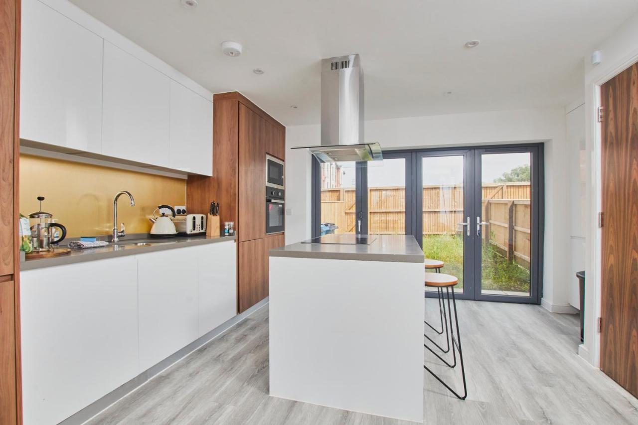 Fabulous 5 Bed House W Parking Villa Manchester Exterior photo