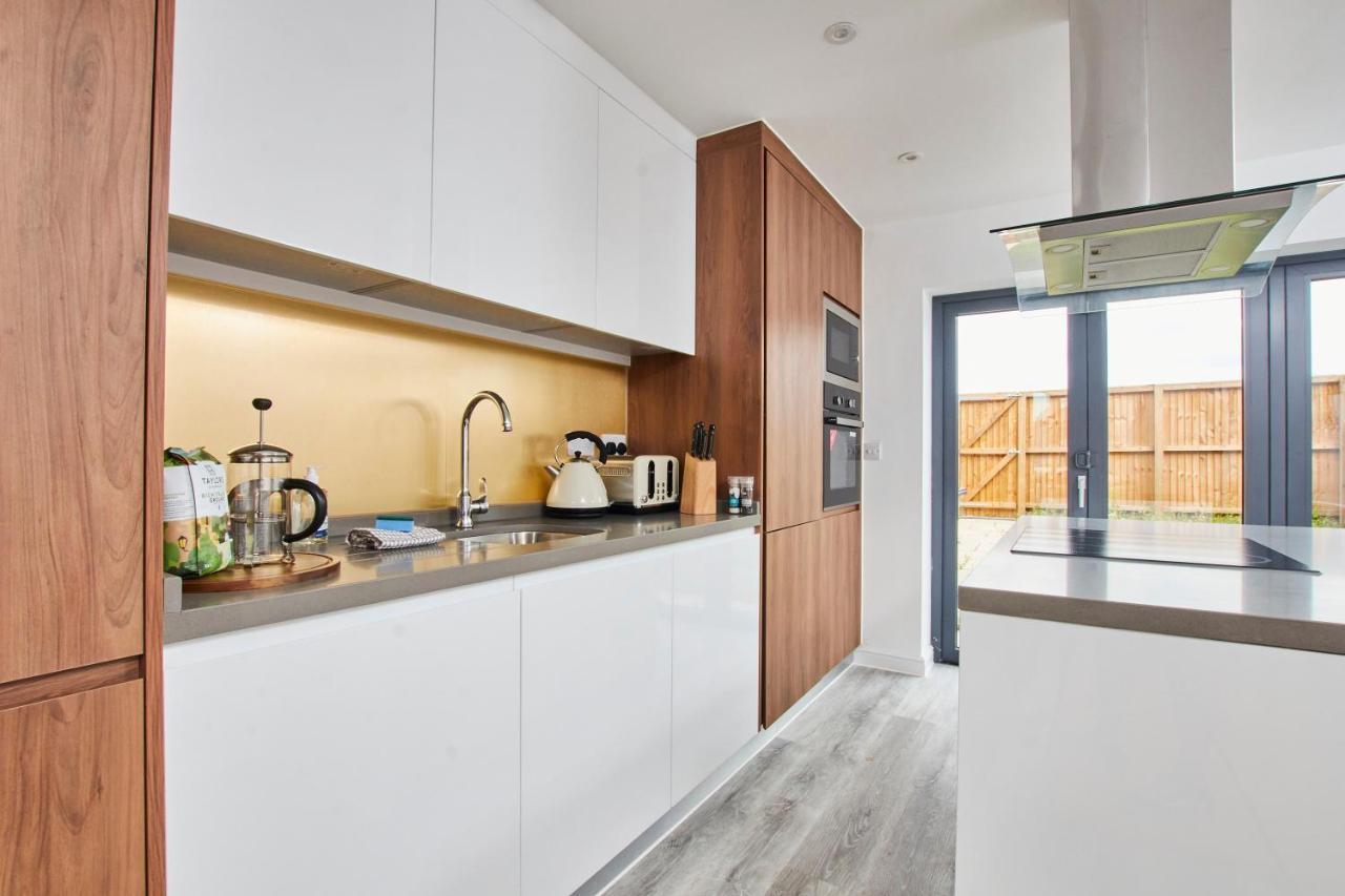 Fabulous 5 Bed House W Parking Villa Manchester Exterior photo
